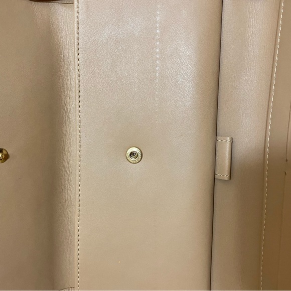 LOUIS VUITTON
Authentic Monogram Vernis Sarah Wallet - Picture 11 of 14